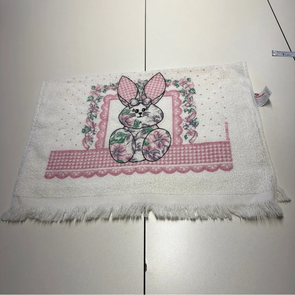 NWOT VTG Cannon Kitchen Towel 1980s-1990s Made‎ USA Bunny Flowers Country Cotton